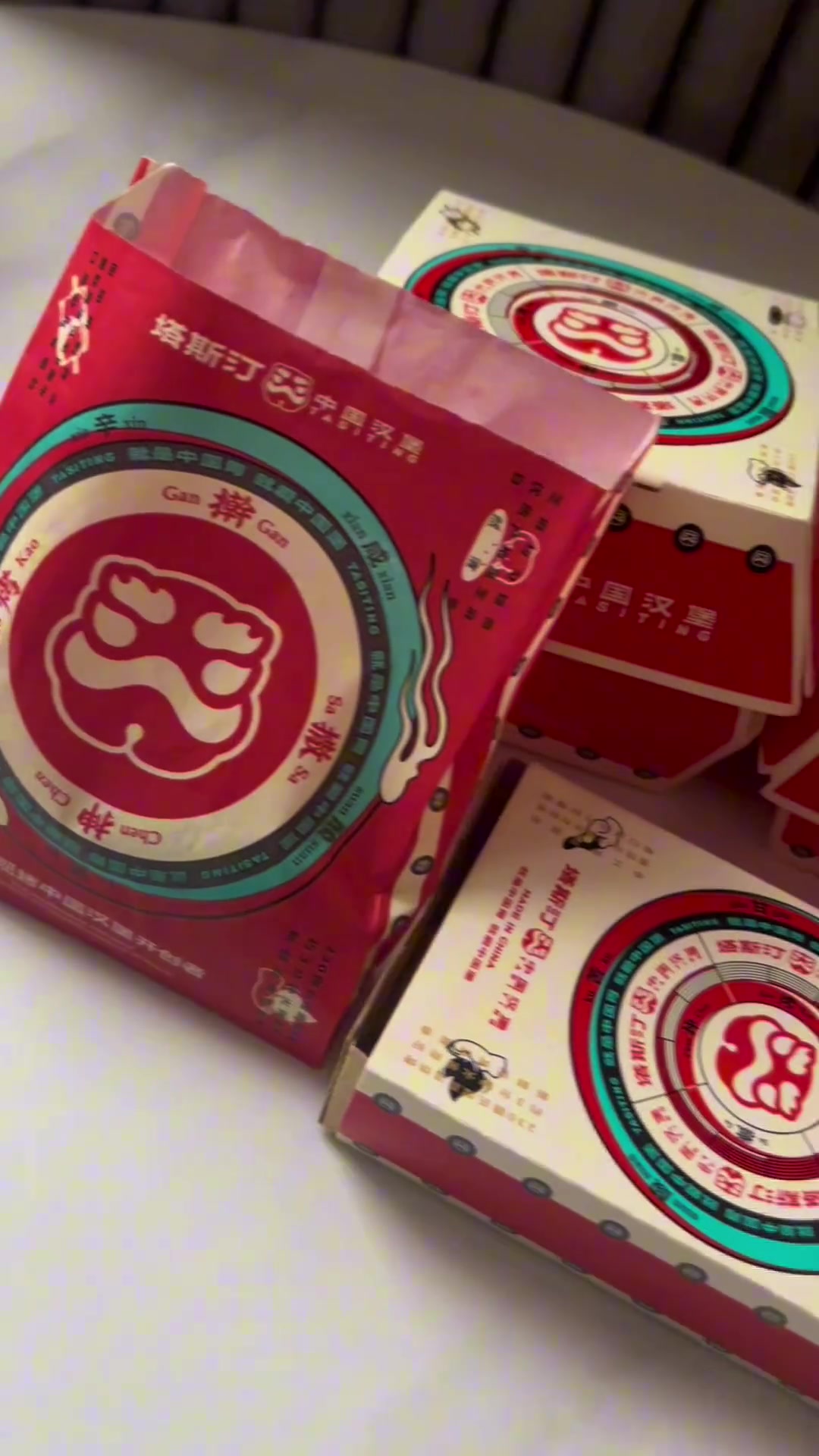 集夢(mèng)外援布雷嘗試塔斯汀漢堡，看給他香的