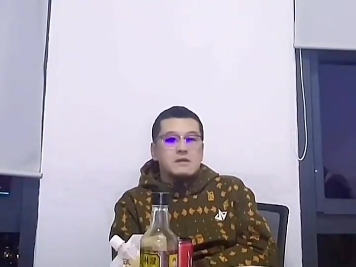 楊毅：姚明去NBA后總是會(huì)主動(dòng)去結(jié)賬，但是老一輩運(yùn)動(dòng)員不讓他結(jié)