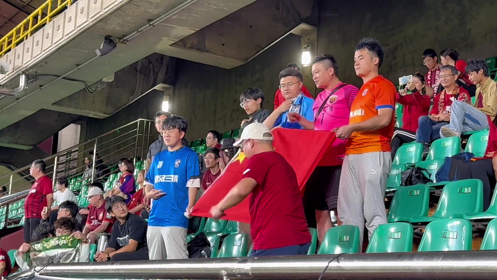 海港vs浦項(xiàng)鐵人，現(xiàn)場(chǎng)還來(lái)了三鎮(zhèn)、泰山、大連球迷前來(lái)支持海港