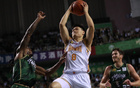 張寧遠(yuǎn)投制勝，罰球全中，怒吼振奮人心。