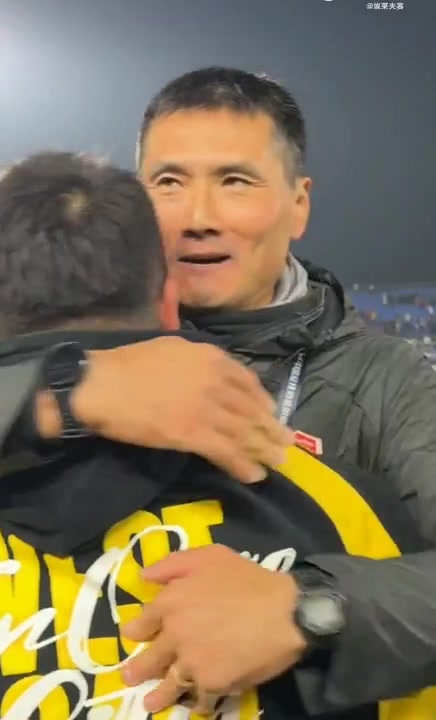 不容易，邵佳一臨危受命率領(lǐng)青島西海岸成功保級(jí)