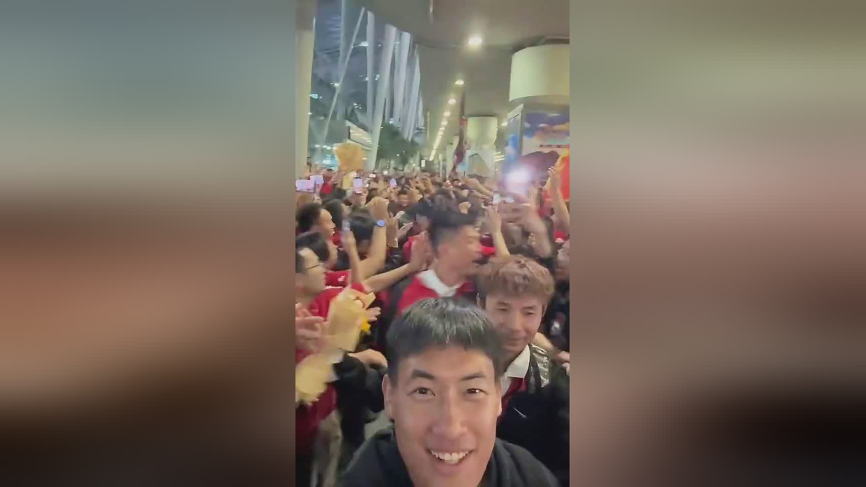 蓉城亞冠壯麗入圍，球迷凌晨接機(jī)壯觀！