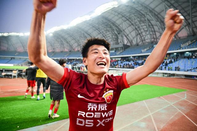 海港奪冠后直飛東京備戰(zhàn)亞冠，馬不停蹄！13點20分啟程。