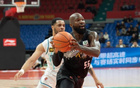 CBA首階段出場時長榜：瓊斯場均41.2分鐘居首。