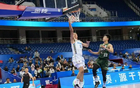 北京首鋼勝同曦，奧莫特得分高，張新宇犯規(guī)或遭罰。