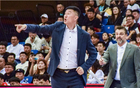 杜鋒斥責(zé)弟子沉迷游戲，缺乏斗志。