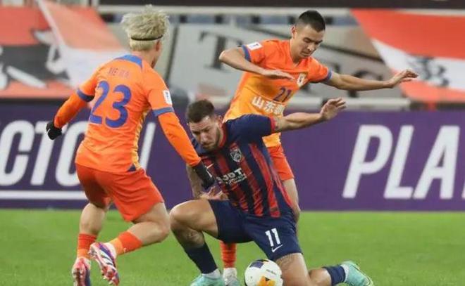 亞冠山東泰山1-0柔佛，畢津浩錯(cuò)失良機(jī)。