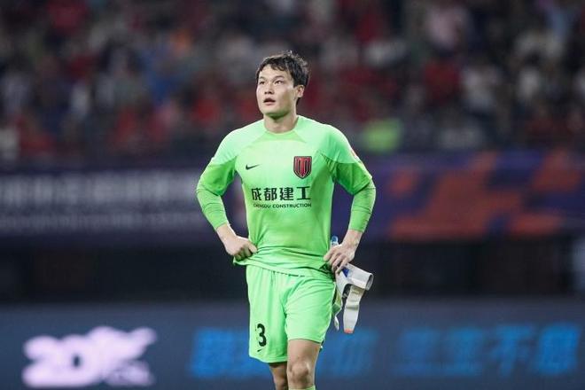 成都門將拒簽，亞冠資格存疑，27歲未登半年。