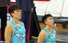 山東男籃6連勝，內(nèi)線被罰，楊瀚森狂砍31+15，罰球決勝。