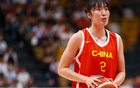 中國女籃新星，23歲1米86，五戰(zhàn)征服主帥，三分神準如李夢。